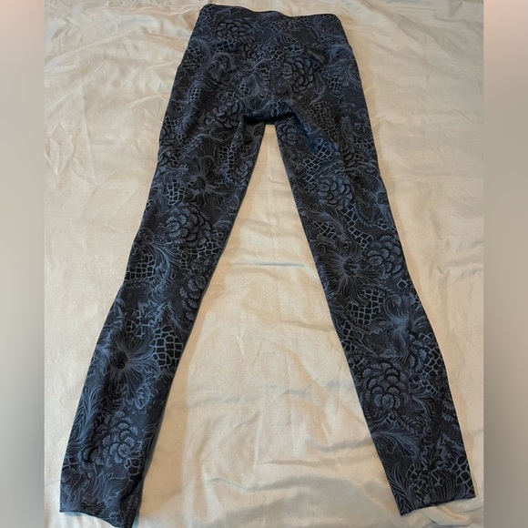 Lululemon Run On Tight (25") - Picture 6 of 10